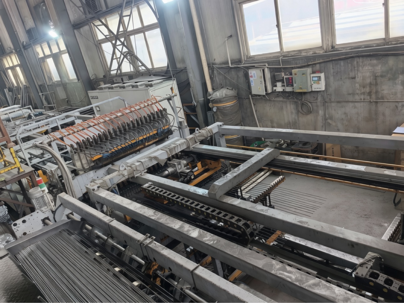 Wire mesh welding machine welding a mesh panel